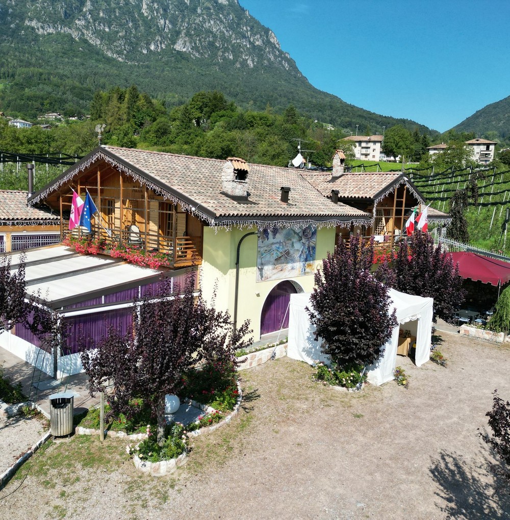 Azienda Agricola Maso Paradiso di Pederzolli Diego | Agritur Maso alle Rose a Cavrasto di Bleggio Superiore, circondato dal verde e dalla natura, in Trentino